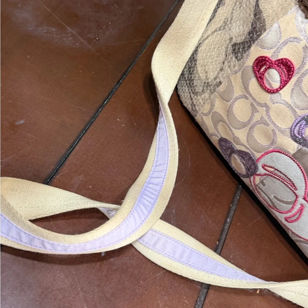 Coach Poppy Limited Edition ‘Heart bag’ 2- hang tags - Picture 15 of 17